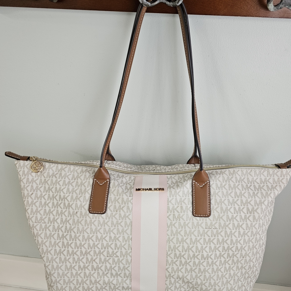 Michael Kors Pink and Cream Women's Bag Set - Picture 2 of 6